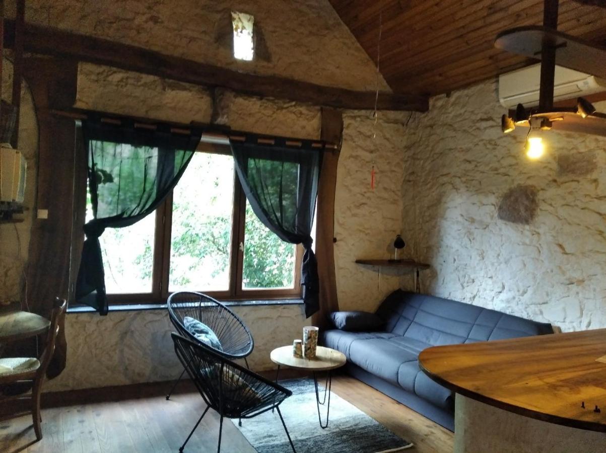 Grange Renovee En Pleine Nature Valady 外观 照片